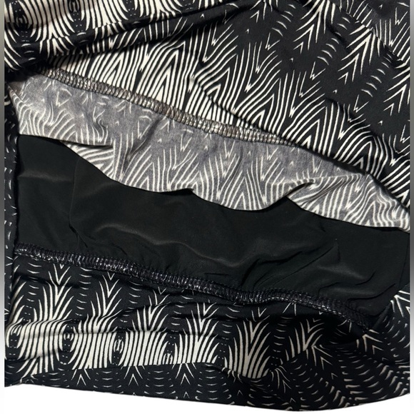 Worthington Stretch Short Sleeve Faux Wrap Black and Off White Blouse Size Small - Picture 5 of 12